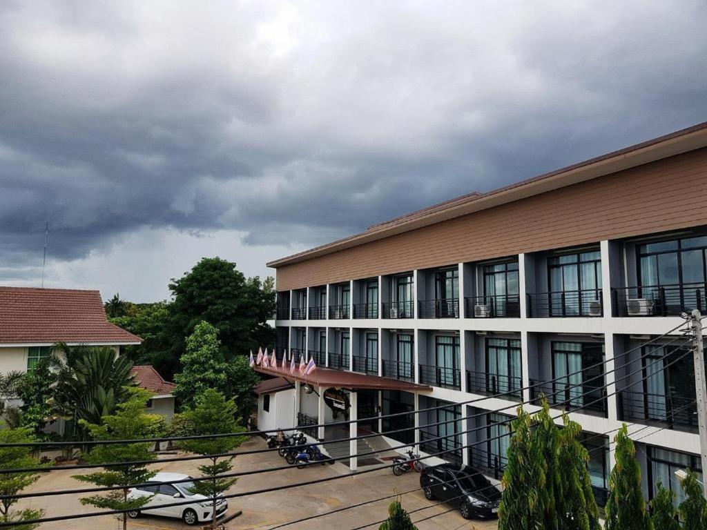 Pornsiri Hotel Sisaket Exterior photo