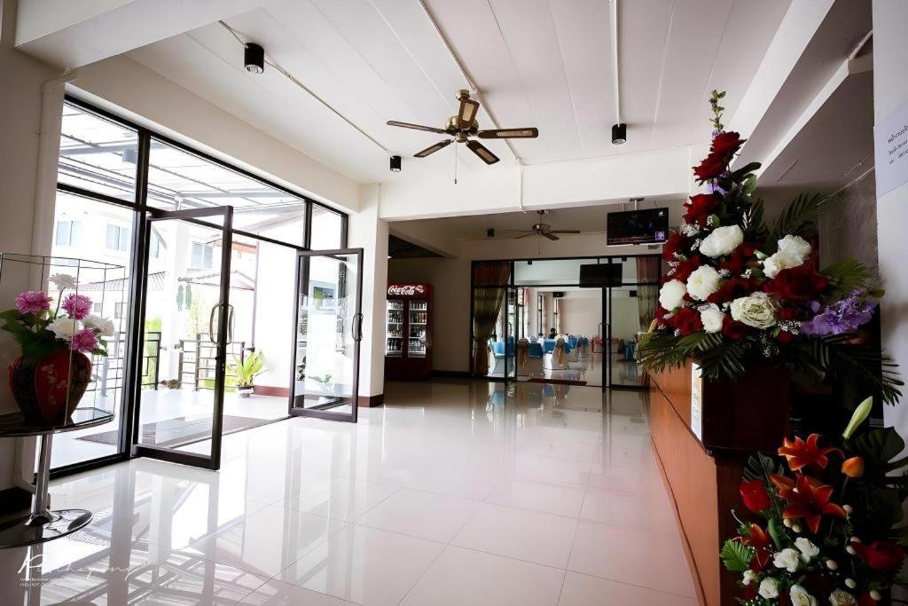 Pornsiri Hotel Sisaket Exterior photo