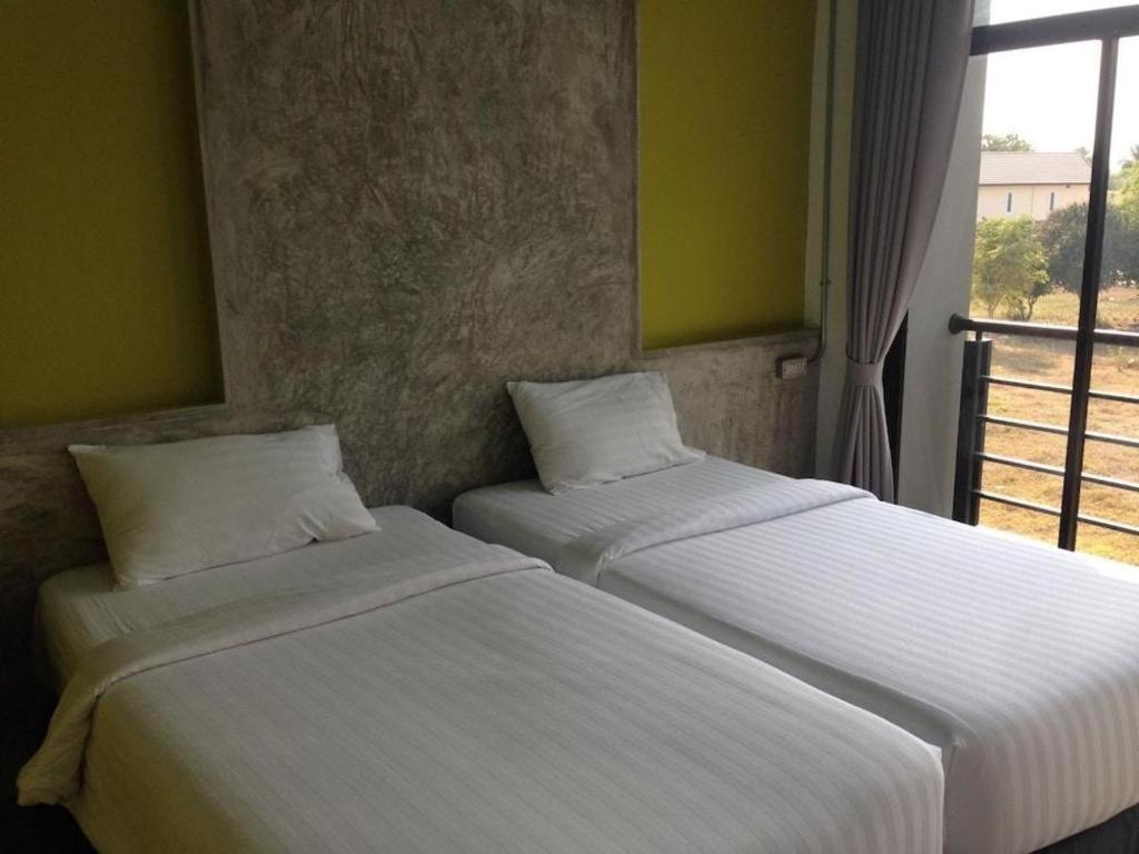 Pornsiri Hotel Sisaket Exterior photo