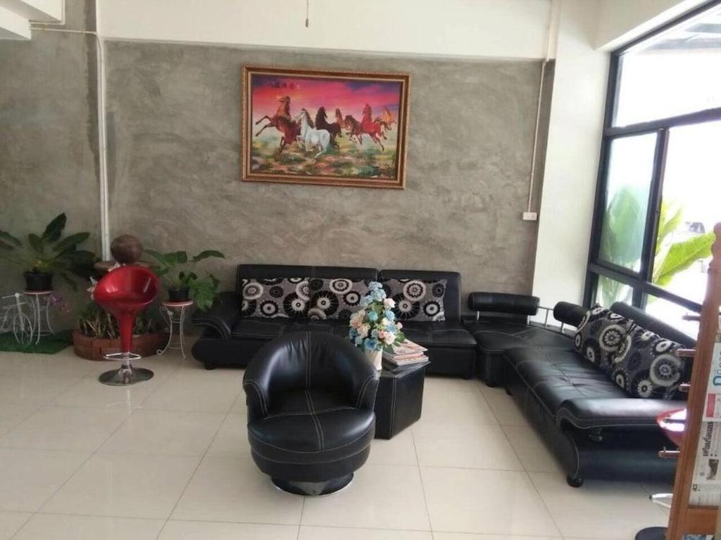 Pornsiri Hotel Sisaket Exterior photo