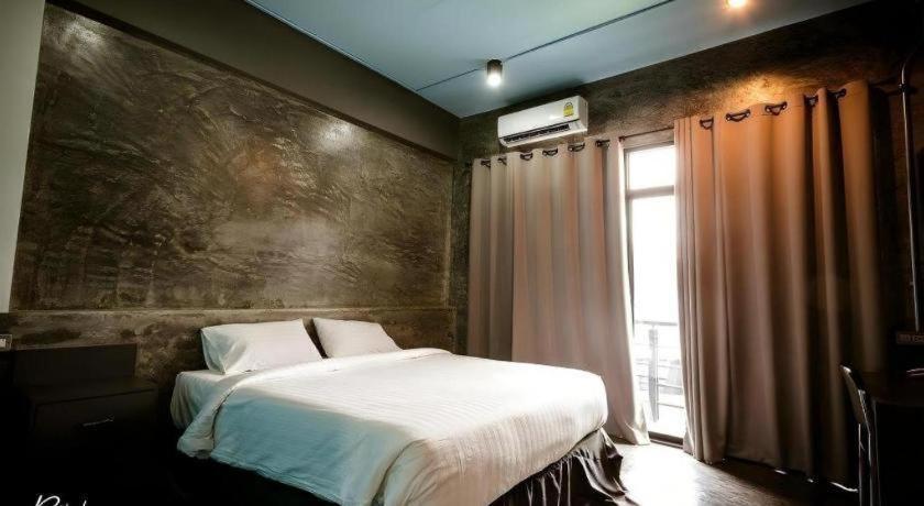 Pornsiri Hotel Sisaket Exterior photo