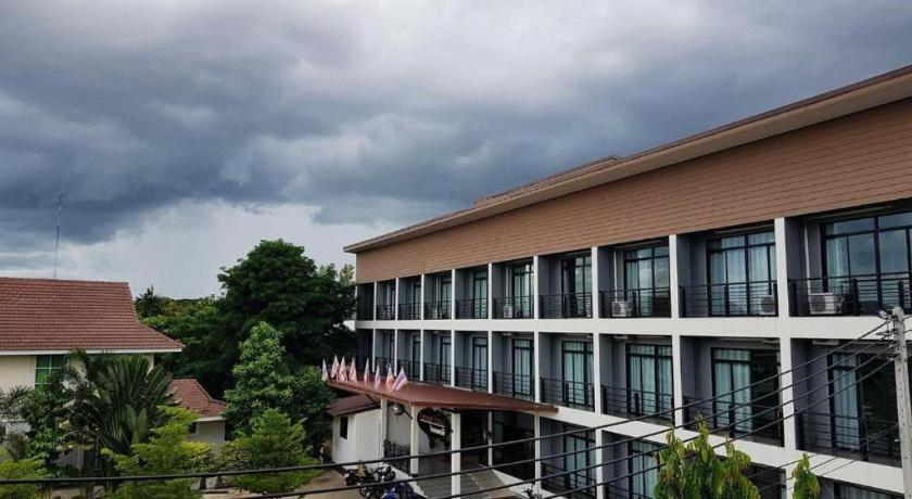Pornsiri Hotel Sisaket Exterior photo