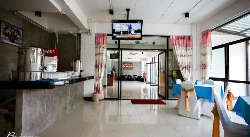 Pornsiri Hotel Sisaket Exterior photo