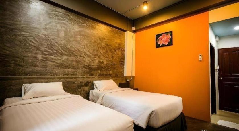 Pornsiri Hotel Sisaket Exterior photo